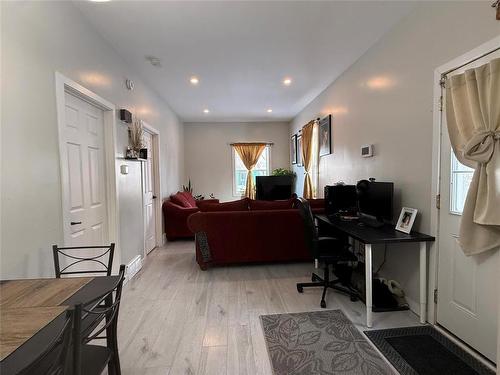 525 6Th Street Nw, Portage La Prairie, MB - Indoor