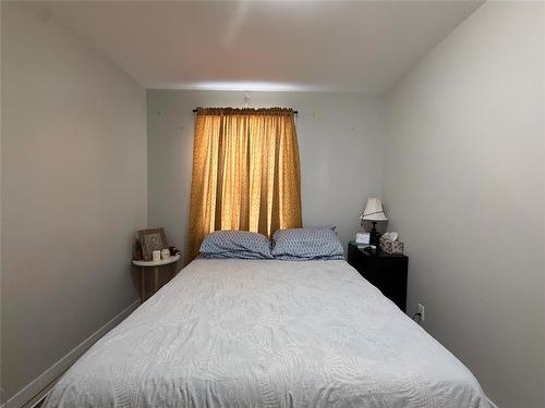 525 6Th Street Nw, Portage La Prairie, MB - Indoor Photo Showing Bedroom