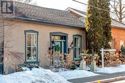 42 MELVILLE STREET  Hamilton, ON L9H 1Z8