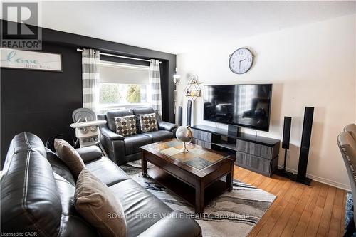147 Dubrick Crescent, Kitchener, ON - Indoor Photo Showing Living Room