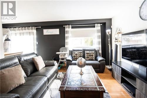 147 Dubrick Crescent, Kitchener, ON - Indoor Photo Showing Living Room