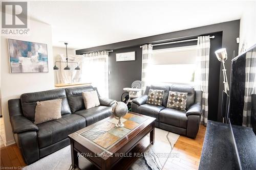 147 Dubrick Crescent, Kitchener, ON - Indoor Photo Showing Living Room