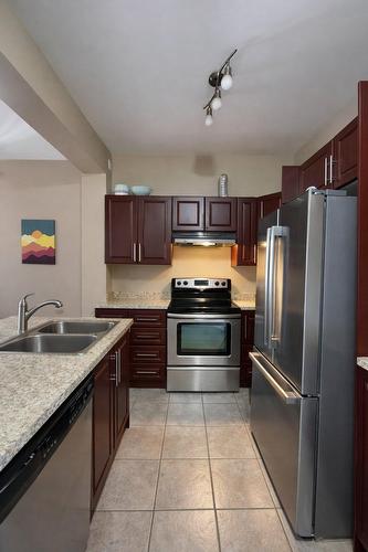 Kitchen - 3553 Boul. Décarie, Montréal (Côte-Des-Neiges/Notre-Dame-De-Grâce), QC - Indoor Photo Showing Kitchen With Double Sink