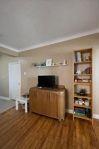 Living room - 3553 Boul. Décarie, Montréal (Côte-Des-Neiges/Notre-Dame-De-Grâce), QC - Indoor