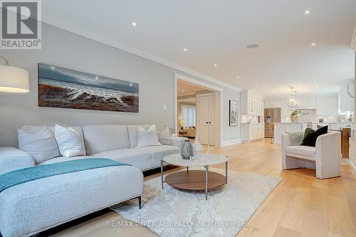 1832 Pine Siskin Court, Mississauga, ON - Indoor Photo Showing Living Room