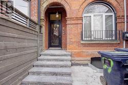 UPPER - 39 GRANGE AVENUE  Toronto, ON M5T 1C6