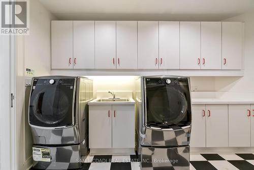 9 Flaherty Lane, Caledon, ON - Indoor Photo Showing Laundry Room