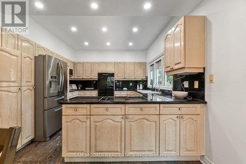 2339 Glengarry Road, Mississauga, ON - Indoor Photo Showing Kitchen
