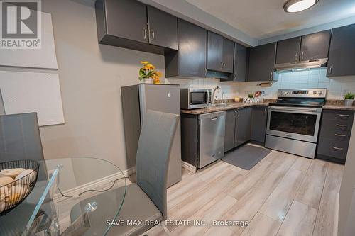 92 Highland Crescent, Kitchener, ON - Indoor Photo Showing Kitchen