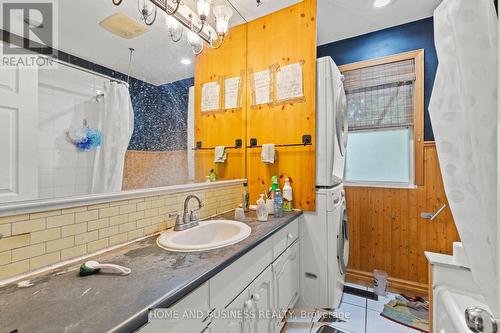 51 High Street, Waterloo, ON - Indoor Photo Showing Bathroom