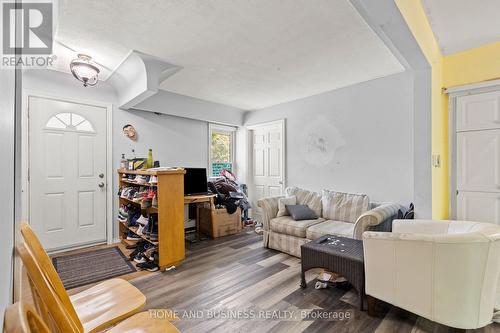 51 High Street, Waterloo, ON - Indoor Photo Showing Living Room