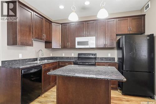 402 110 Willowgrove Crescent, Saskatoon, SK - Indoor Photo Showing Kitchen