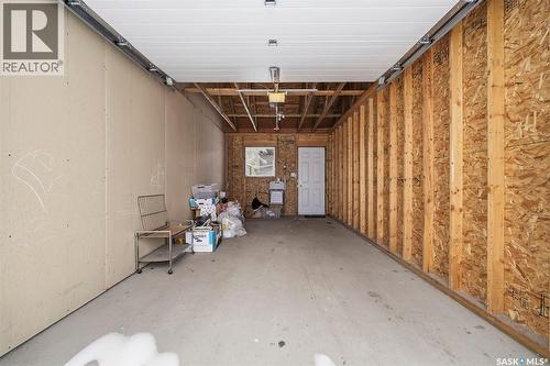 402 110 Willowgrove Crescent, Saskatoon, SK - Indoor Photo Showing Garage