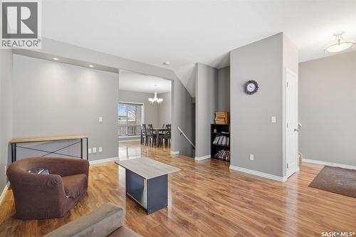 402 110 Willowgrove Crescent, Saskatoon, SK - Indoor Photo Showing Living Room