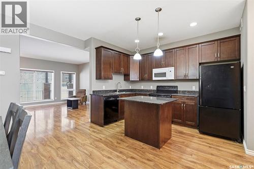 402 110 Willowgrove Crescent, Saskatoon, SK - Indoor Photo Showing Kitchen