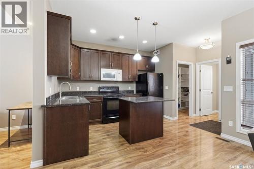 402 110 Willowgrove Crescent, Saskatoon, SK - Indoor Photo Showing Kitchen