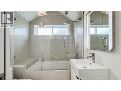 1157 Keefer Street, Vancouver, BC - Indoor Photo Showing Bathroom