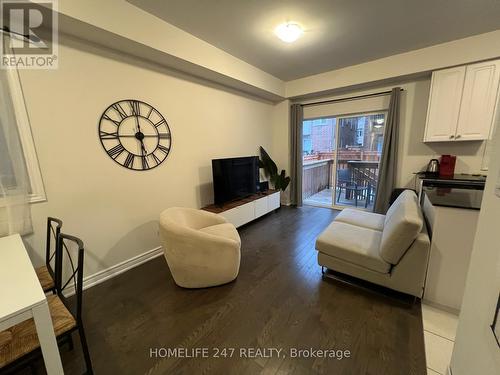 3969 Leonardo Street, Burlington, ON - Indoor Photo Showing Living Room