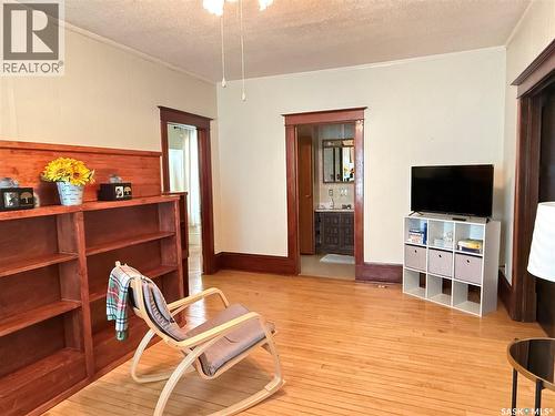 1 Prairie Avenue, Weyburn, SK - Indoor