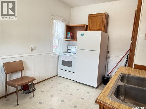 1 Prairie Avenue, Weyburn, SK - Indoor Photo Showing Kitchen With Double Sink