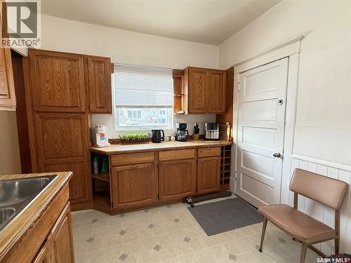 1 Prairie Avenue, Weyburn, SK - Indoor Photo Showing Kitchen