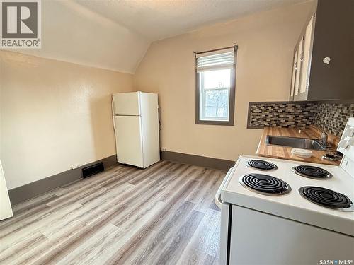 1 Prairie Avenue, Weyburn, SK - Indoor Photo Showing Kitchen