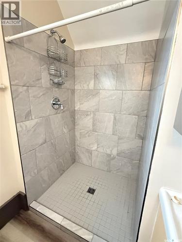 1 Prairie Avenue, Weyburn, SK - Indoor Photo Showing Bathroom