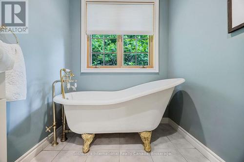 28 Big Tree Circle, Mulmur, ON - Indoor Photo Showing Bathroom