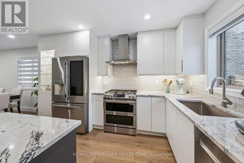 28 Kathleen Court, Hamilton, ON - Indoor Photo Showing Kitchen With Upgraded Kitchen