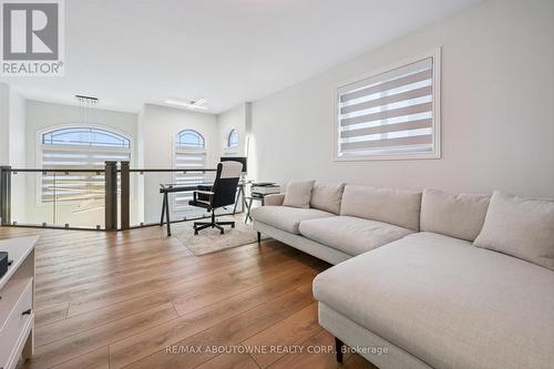 28 Kathleen Court, Hamilton, ON - Indoor Photo Showing Living Room