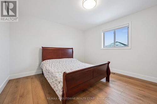 28 Kathleen Court, Hamilton, ON - Indoor Photo Showing Bedroom
