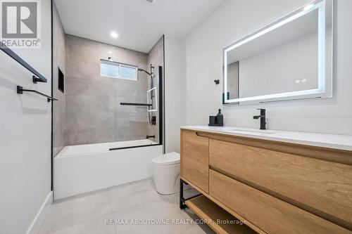 28 Kathleen Court, Hamilton, ON - Indoor Photo Showing Bathroom