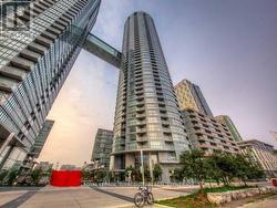 1033 - 21 ICEBOAT TERRACE  Toronto, ON M5V 4A9