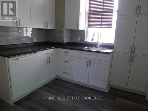 202 Sydenham Street, London East (East B), ON - Indoor Photo Showing Kitchen