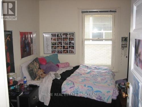202 Sydenham Street, London East (East B), ON - Indoor Photo Showing Bedroom