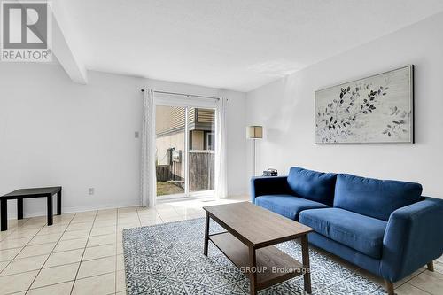81 - 2772 Pimlico Crescent, Ottawa, ON - Indoor Photo Showing Living Room