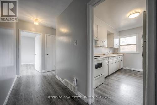 7 Balmoral Drive, Kitchener, ON - Indoor Photo Showing Kitchen