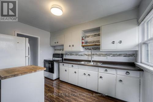 7 Balmoral Drive, Kitchener, ON - Indoor Photo Showing Kitchen