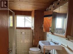 upper full 4-pc bathroom - 