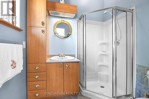 325 Berry Side Road, Ottawa, ON - Indoor Photo Showing Bathroom