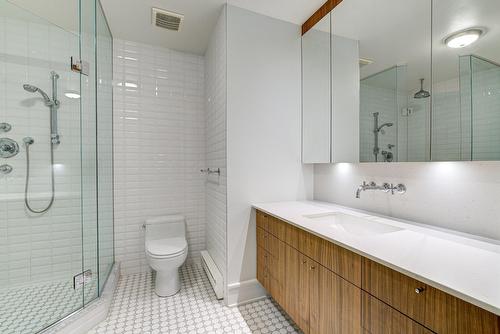 Salle de bains attenante à la CCP - 501-502-454 Rue De La Gauchetière O., Montréal (Ville-Marie), QC - Indoor Photo Showing Bathroom