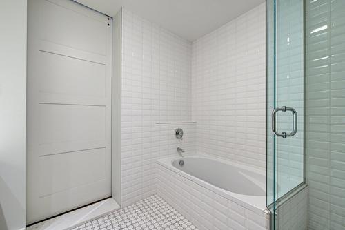 Salle de bains attenante à la CCP - 501-502-454 Rue De La Gauchetière O., Montréal (Ville-Marie), QC - Indoor Photo Showing Bathroom