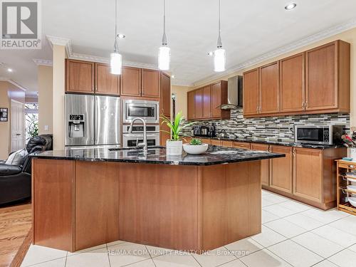 27 Windyton Avenue, Markham, ON - Indoor Photo Showing Kitchen With Upgraded Kitchen