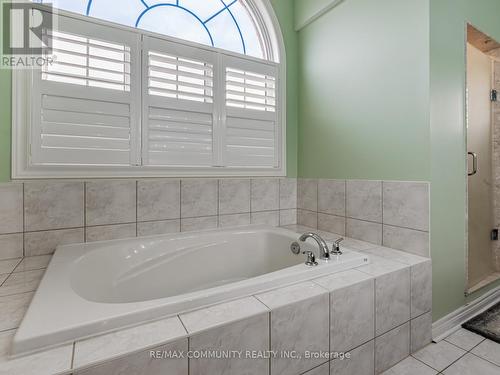 27 Windyton Avenue, Markham, ON - Indoor Photo Showing Bathroom