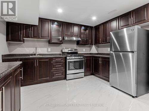 27 Windyton Avenue, Markham, ON - Indoor Photo Showing Kitchen