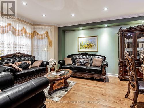 27 Windyton Avenue, Markham, ON - Indoor Photo Showing Living Room
