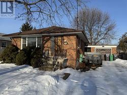 44 CARLYLE CRESCENT  Brampton, ON L6W 2Z1