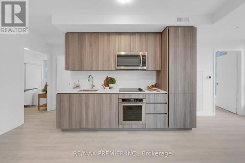 332 - 15 Richardson Street, Toronto, ON - Indoor Photo Showing Kitchen