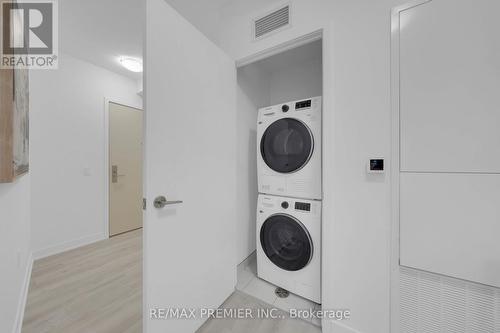 332 - 15 Richardson Street, Toronto, ON - Indoor Photo Showing Laundry Room