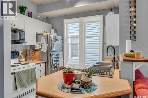 2231 Quebec Street, Regina, SK - Indoor Photo Showing Kitchen